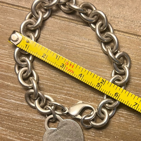 Tiffany and Co. 8” Sterling Silver Bracelet with a 1” Charm. - Picture 5 of 11
